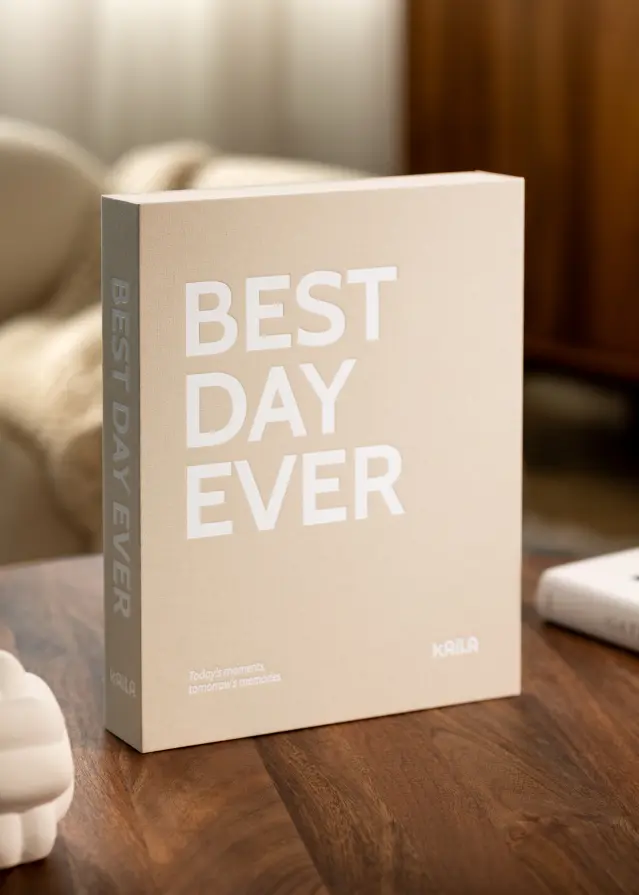 KAILA BEST DAY EVER, kreemjas, Coffee Table Photo Album (60 musta lehekülge)
