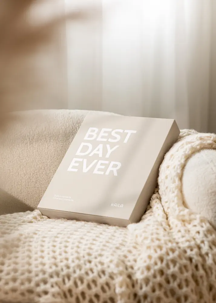 KAILA BEST DAY EVER, kreemjas, Coffee Table Photo Album (60 musta lehekülge)