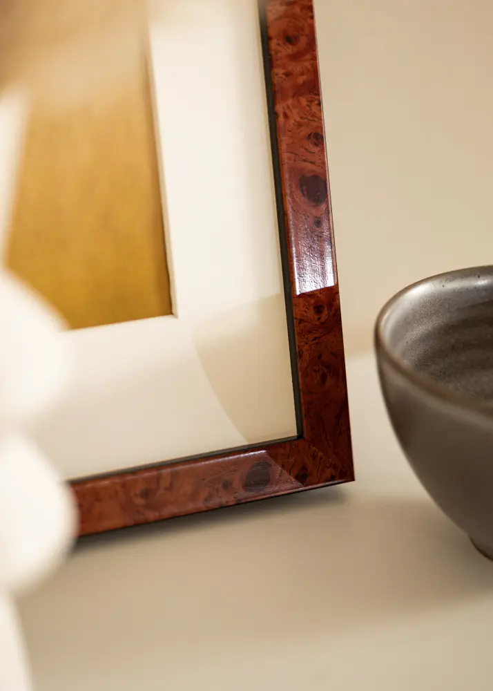 Raam Hermes Akruulklaas Burr Walnut 84,1x118,9 cm (A0)