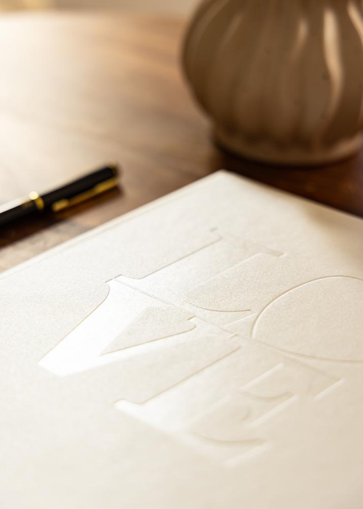 White Love külalisteraamat, 23x25 cm (176 valget lehekülge / 88 lehte)