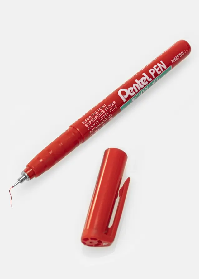 Pentel NMF50-B - punane albumipliiats - 0,5 mm