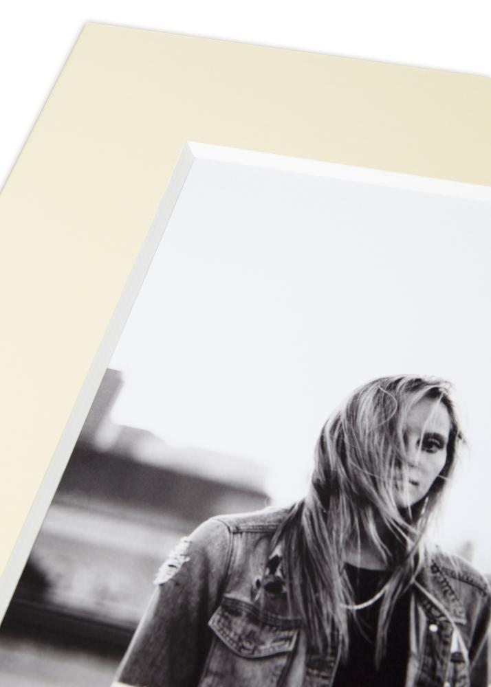 Paspartuu Creme 3 mm Valge äär 20x25 cm (14x19)