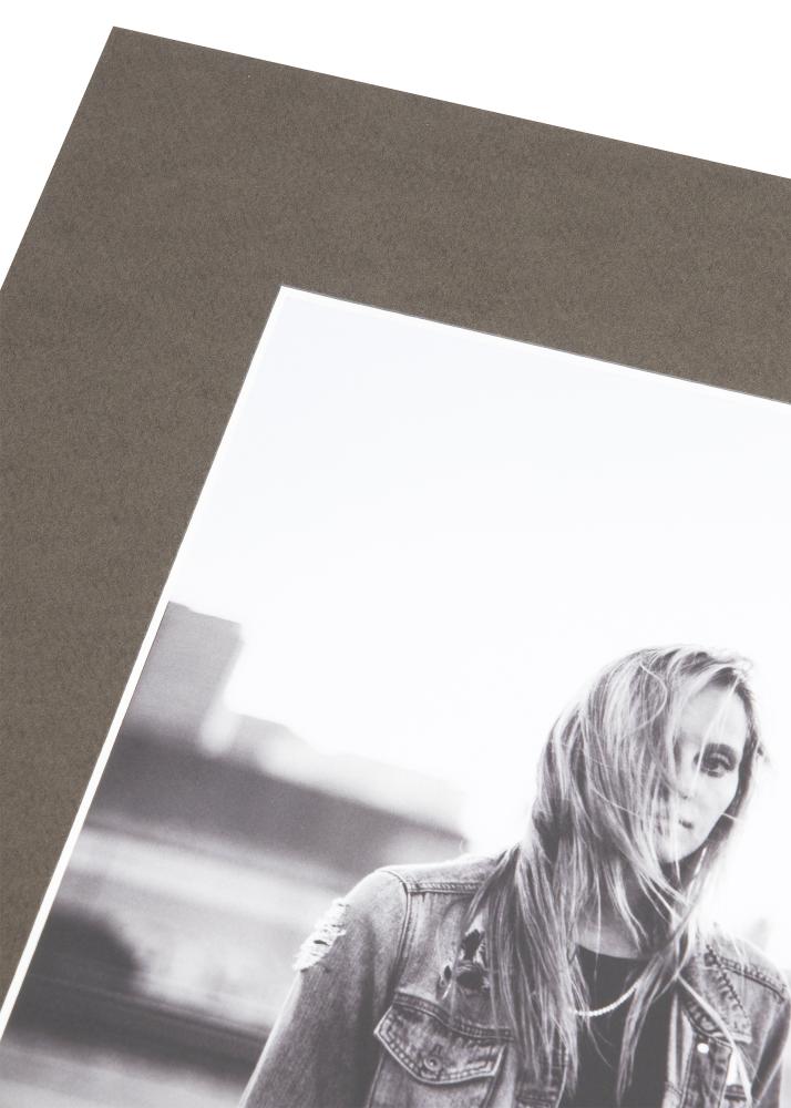 Paspartuu pruun - erimõõtude järgi valmistatud, valge äär