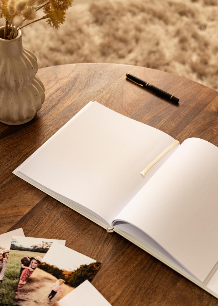 White Love külalisteraamat, 23x25 cm (176 valget lehekülge / 88 lehte)