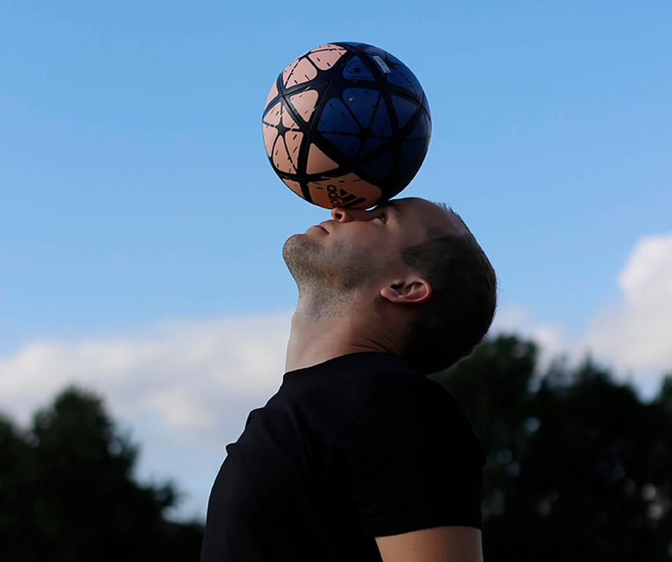 Disainer Tim Hansson teeb jalgpallitrikke